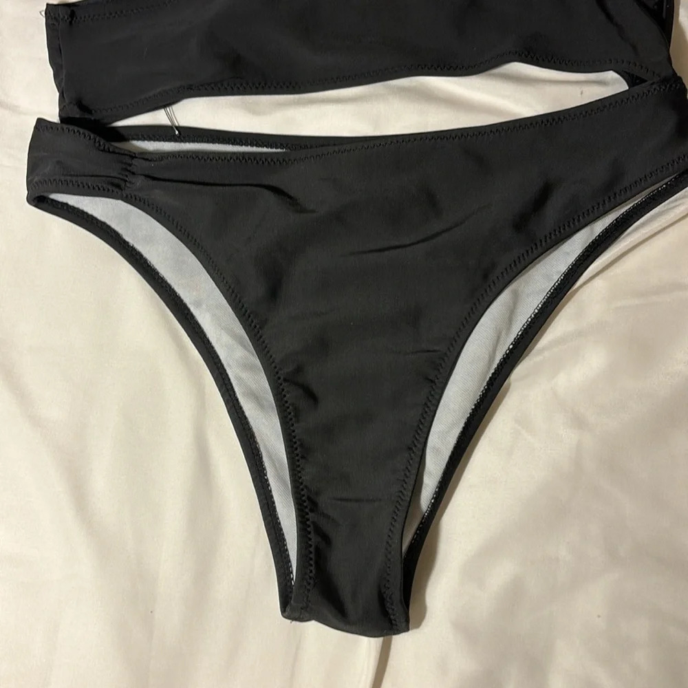 One Piece, Sexy, Cut-Out Swimsuit Black size L - Picture 4 of 11